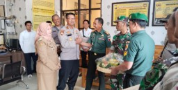 Danramil Bersama Anggota Koramil 03 Tegalampel Berikan Ucapan Selamat HUT Bhayangkara ke 77
