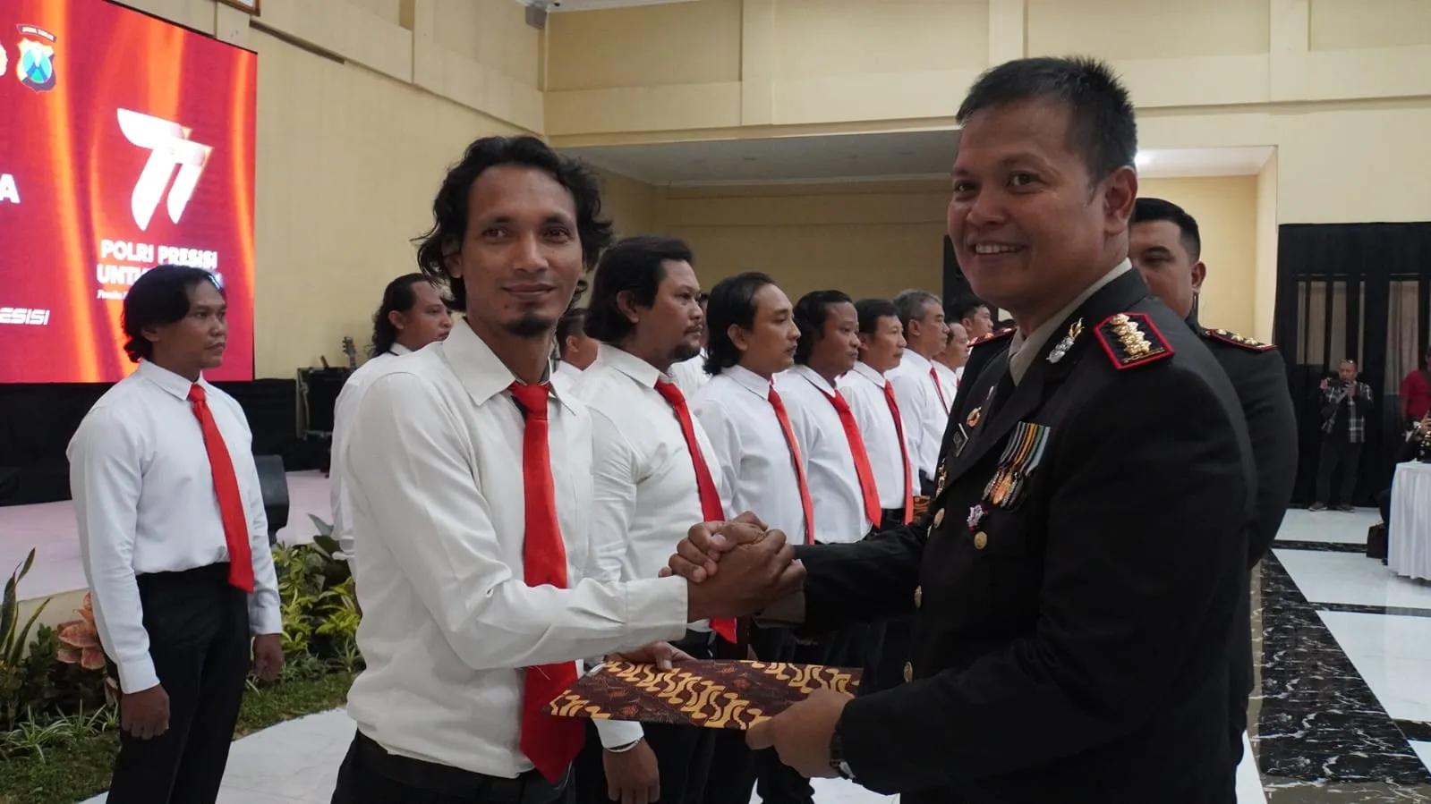Tasyakuran Hari Bhayangkara ke-77, Polresta Sidoarjo Berikan Penghargaan Forkopimda, Masyarakat dan Anggota Berprestasi