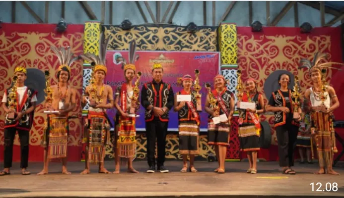 Festival Budaya Famole' Beo' Banuaka' Tamambaloh Tahun 2023 Secara Resmi di Tutup Oleh Bupati 