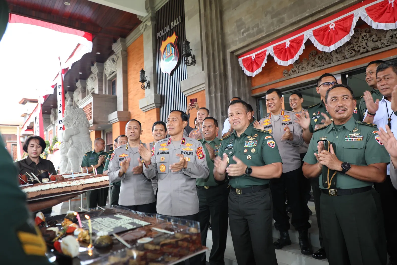 Bersama Rombongan Datangi Mapolda Bali, Kasdam IX/Udayana Beri Kejutan Jajaran Polda Bali