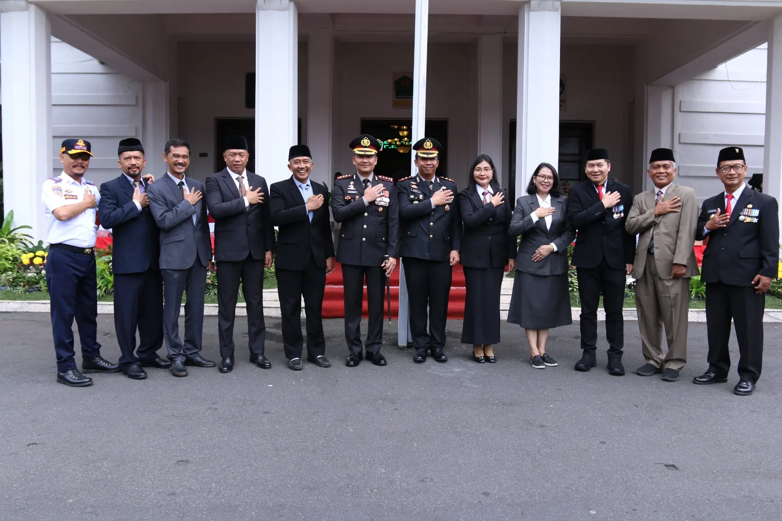 Momen Hari Bhayangkara ke-77, Polresta Malang Kota Terima Surprise Dari Pemkot Malang 