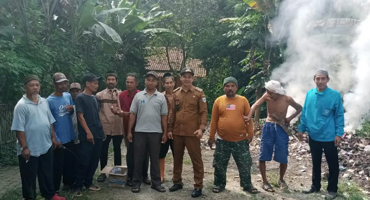 Lintas Sektor Kecamatan Koroncong Adakan Selasa Bersih (Selasih) Gotong Royong Bersih-Bersih Lingkung 