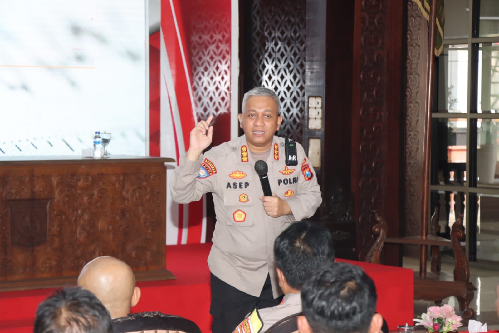 Tingkatkan Profesionalitas, Dirbinmas Polda Jatim Beri Arahan Ratusan Bhabinkamtibmas Polres Malang
