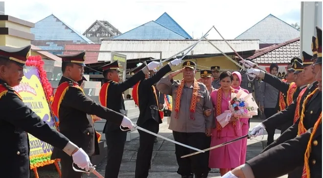 Kapolres AKBP Hendrawan Pimpin Apel Perdana di Mapolres Kapuas Hulu 
