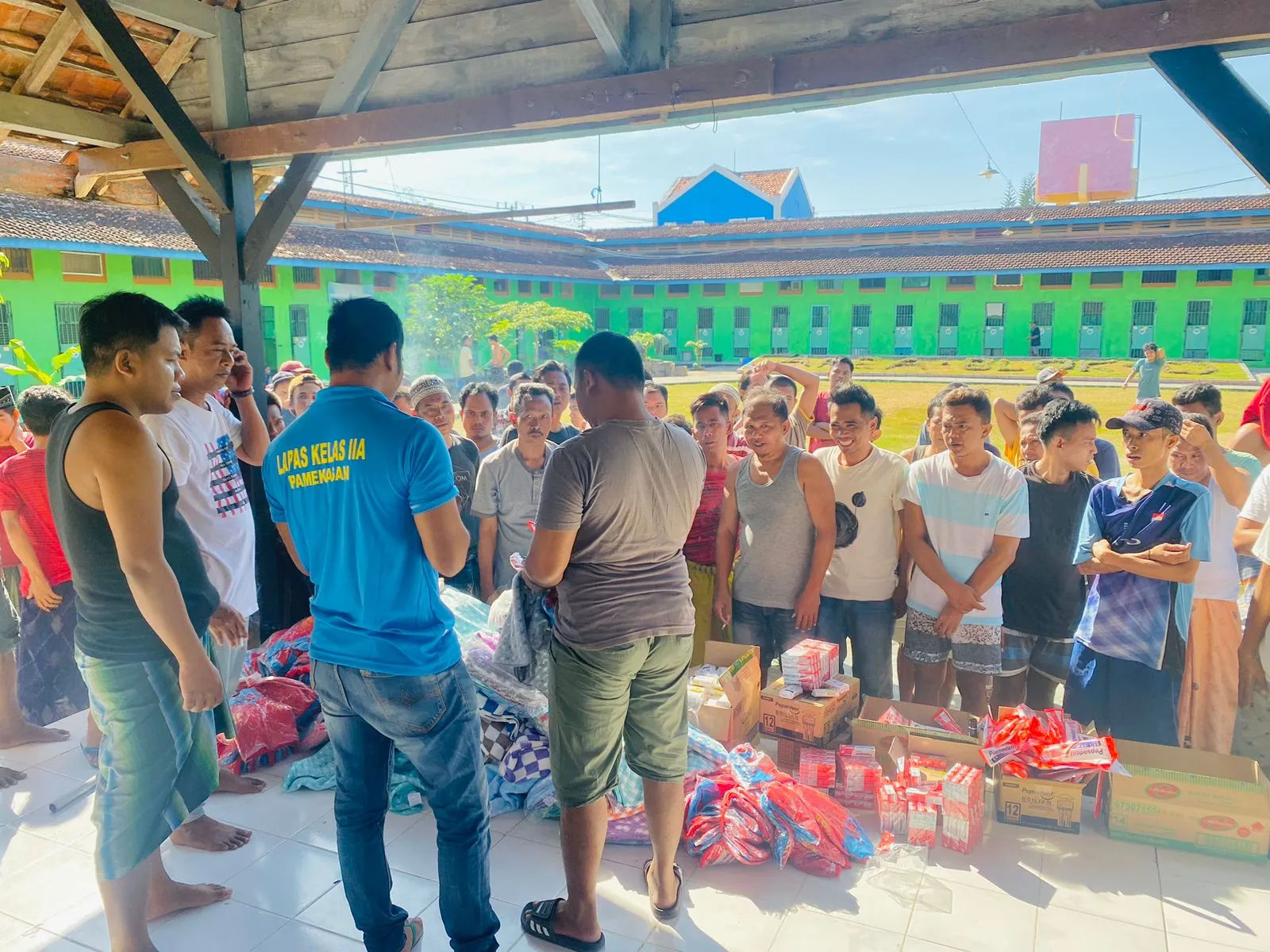 Penuhi Hak Warga Binaan, Lapas Pamekasan Kembali Bagikan Peralatan Mandi 