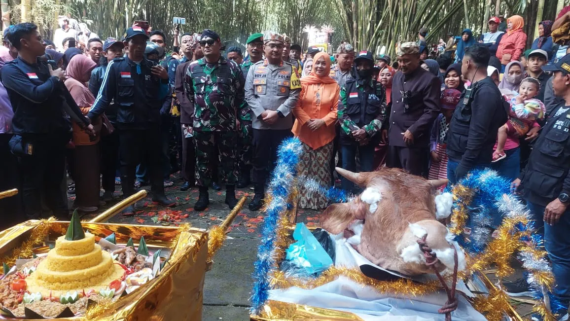 Kapolres Lumajang Hadiri Grebeg Suro di Desa Sumbermujur