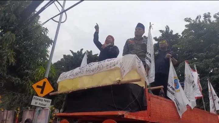 DPP AMI, Geruduk Dan Kepung Kantor Satpol-PP Kota Surabaya, Kantor Dinas PUBM Kota Surabaya dan AC Hotel Jl. Ais Nasution 