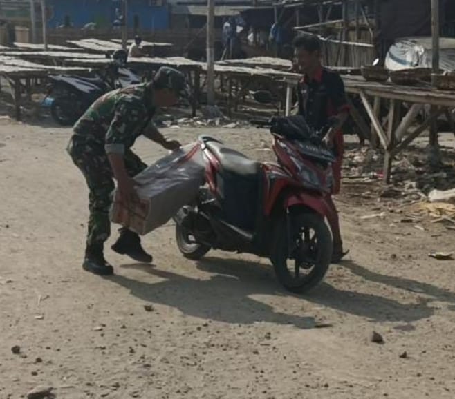 Babinsa 05 Cilincing Serda Subhan, Sigap Menolong Warga Yang Membutuhkan Bantuan