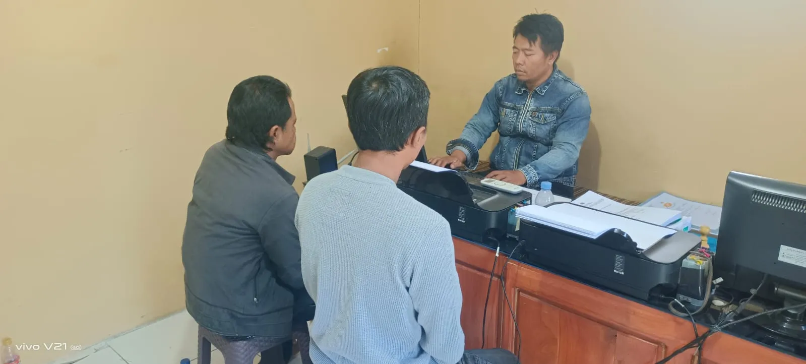 Polsek Wilangan Amankan 2 Pelaku Curat di Apotik Modus Bobol Plafon 