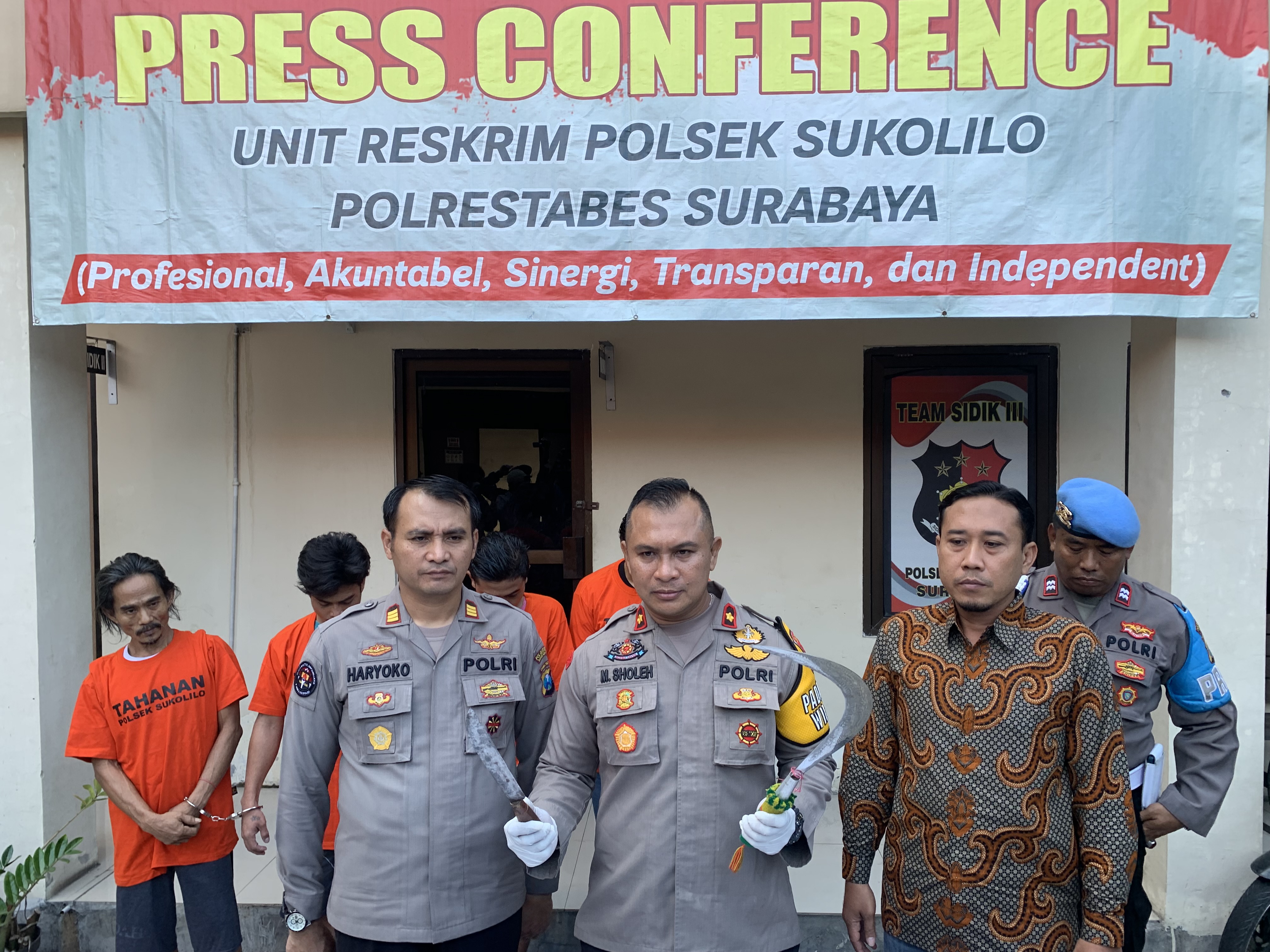Unit Reskrim Polsek Sukolilo Meringkus Lima Pelaku Begal yang Incar Korban Wanita