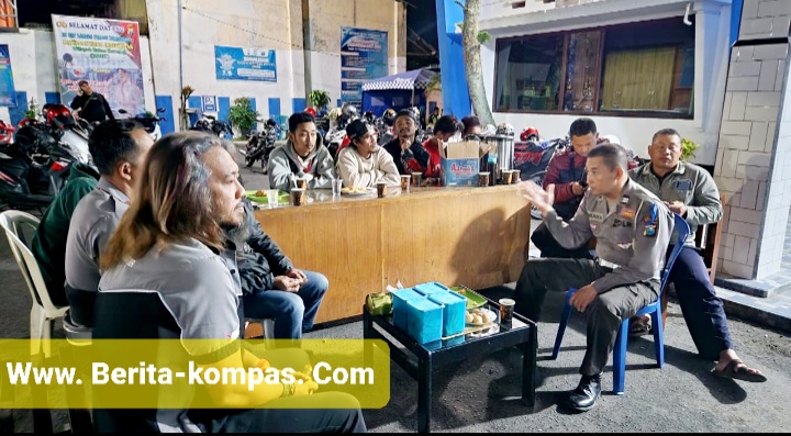 Sat Lantas Polres Bondowoso Ajak Ngopi Bareng  Anggota Club Motor