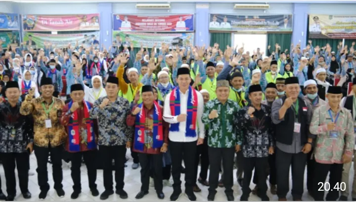 Bupati Kapuas Hulu Menyambut Kedatangan Jemaah Haji Provinsi Kalimantan Barat Kloter ke 30 di Asrama Haji Batam
