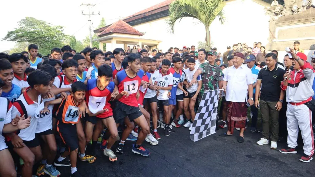 Kapolres Jembrana Bersama Forkopimda Lepas Lomba Lari 8K Tingkat SMP, SMA/SMK Se-Kabupaten Jembrana