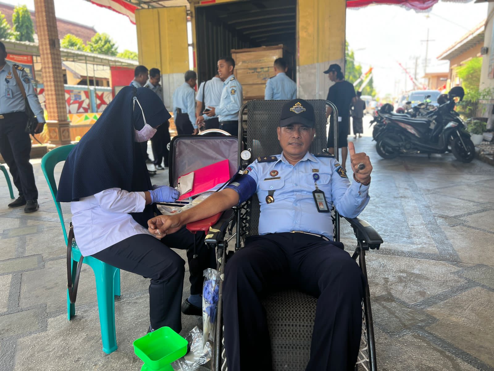 Lapas Narkotika Kelas IIA Pamekasan Gelar Aksi Donor Darah Memperingati Hari Kemenkumham RI
