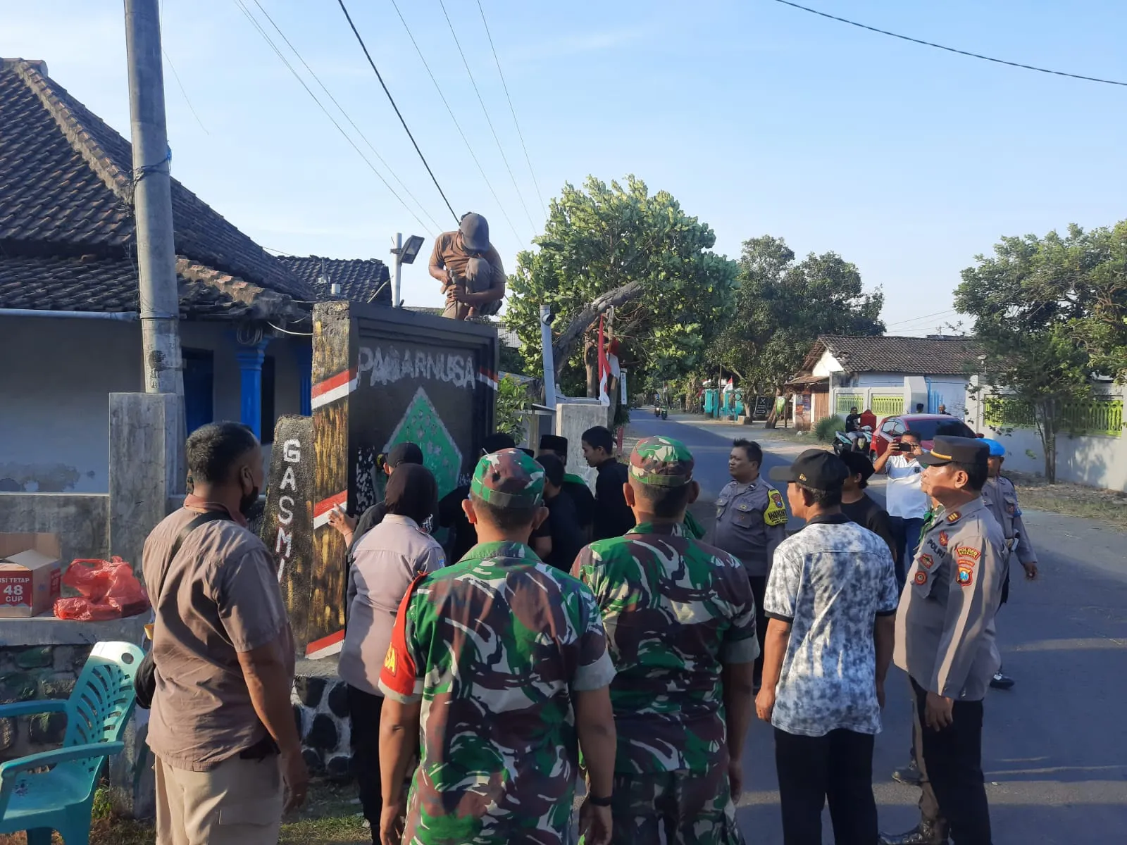 Kapolres Nganjuk Apresiasi Warga Pagar Nusa Yang Bongkar Sendiri Tugu Perguruan Pencak Silatnya