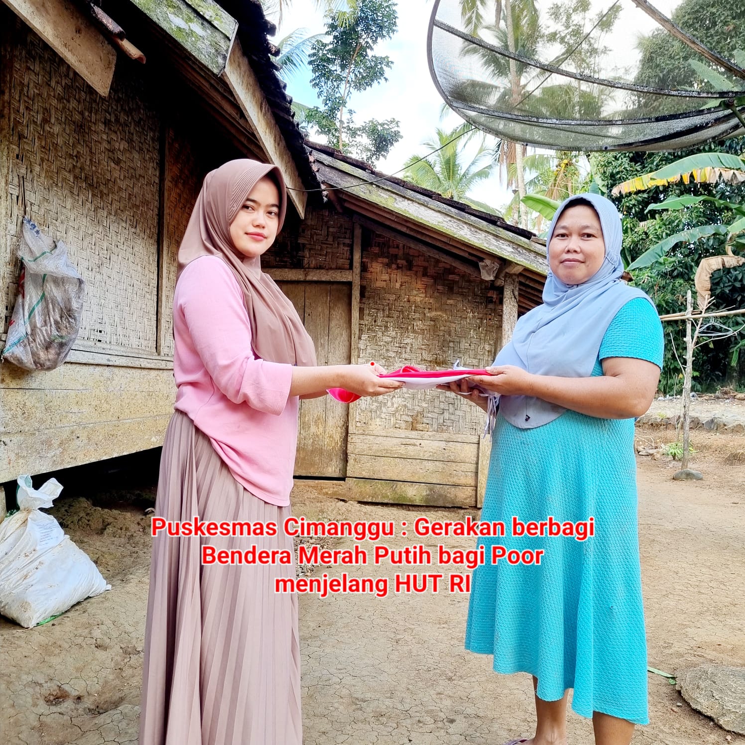 Pembagian Bendera Merah Putih Oleh UPT Puskesmas Cimanggu 
