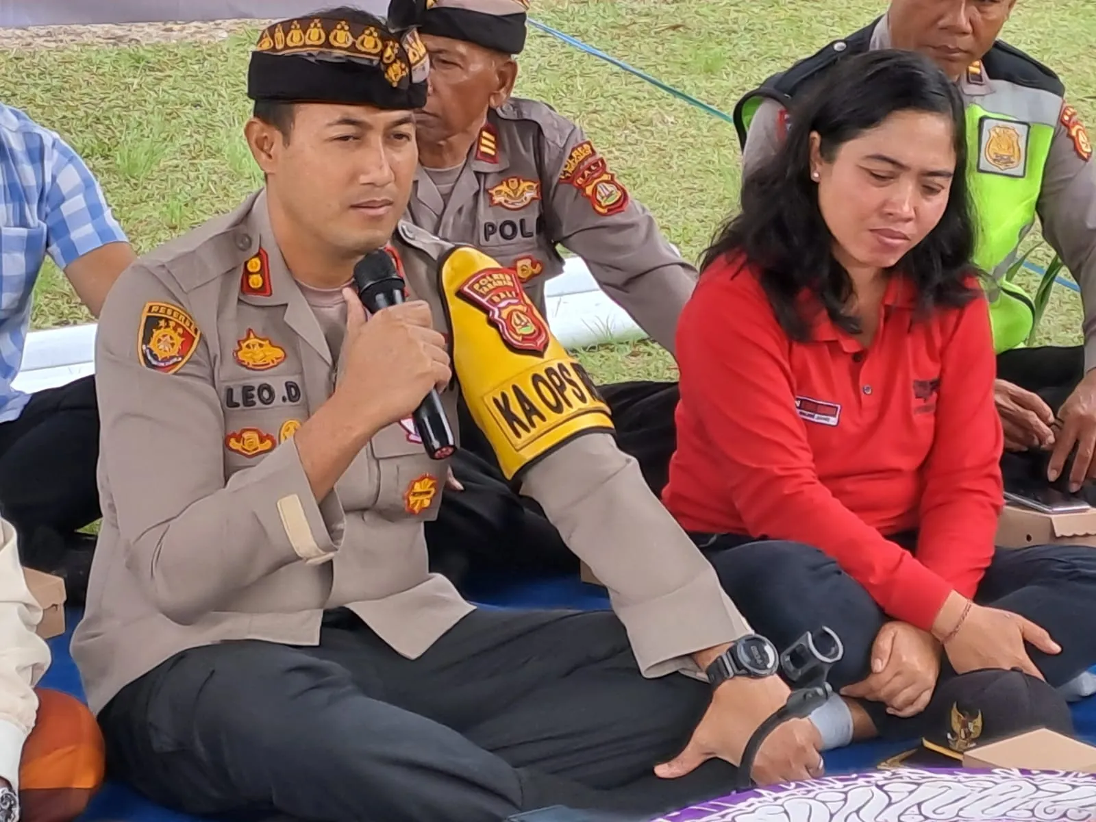 Kapolres Tabanan Lakukan Giat Jumat Curhat di Banjar Baturiti Kaja