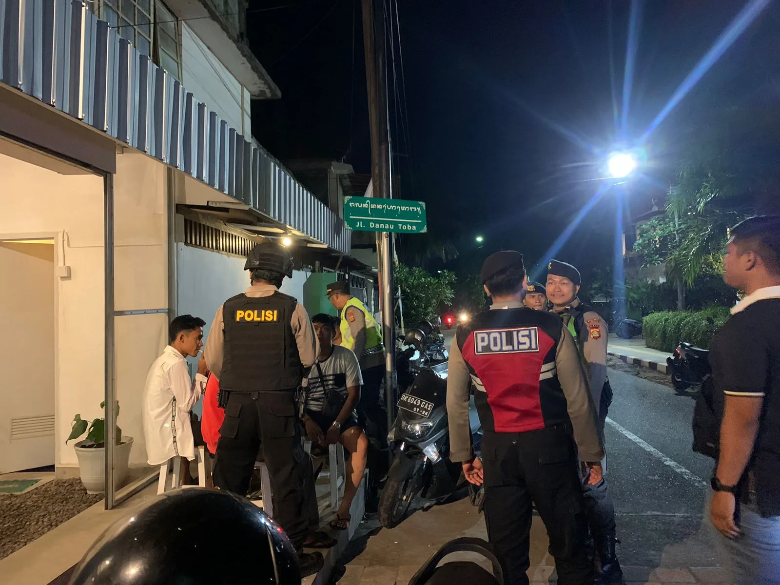 Satuan Sat Samapta Polres Tabanan Gelar Blue Light Patrol Cegah Kriminalitas Malam Hari