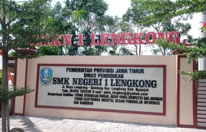 Terkait Uang Seragam,Gubernur Jatim Layak Sidak SMKN1 Lengkong