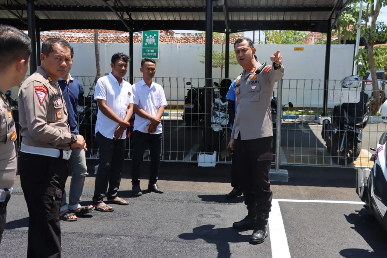 Pastikan Pelayanan SIM Profesioanal, Kapolres Pamekasan Cek Satpas