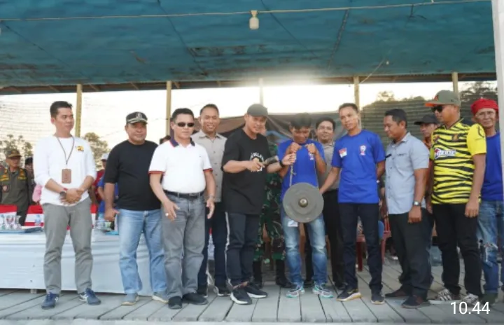 Wakil Bupati Kapuas Hulu Menutup Turnamen Peninduk Cup Seson 1