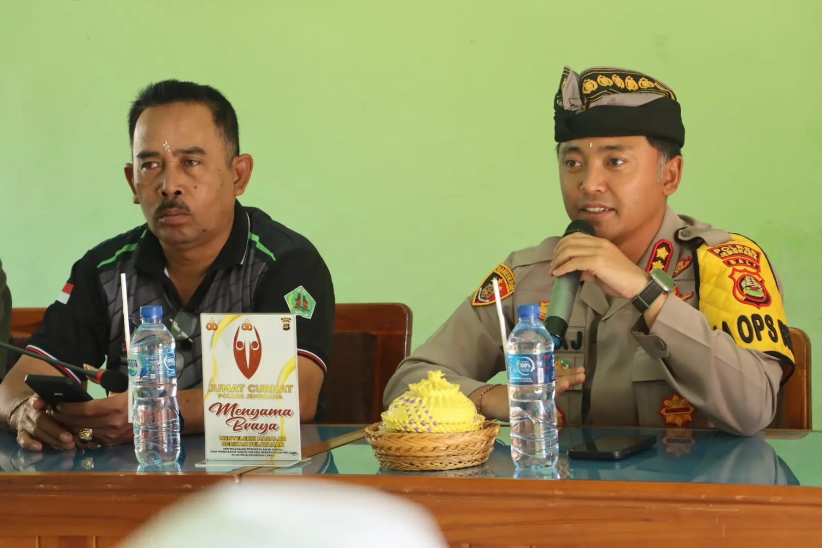 Jumat Curhat Mempererat Hubungan Antara Kapolres Jembrana dan Masyarakat Desa Baluk