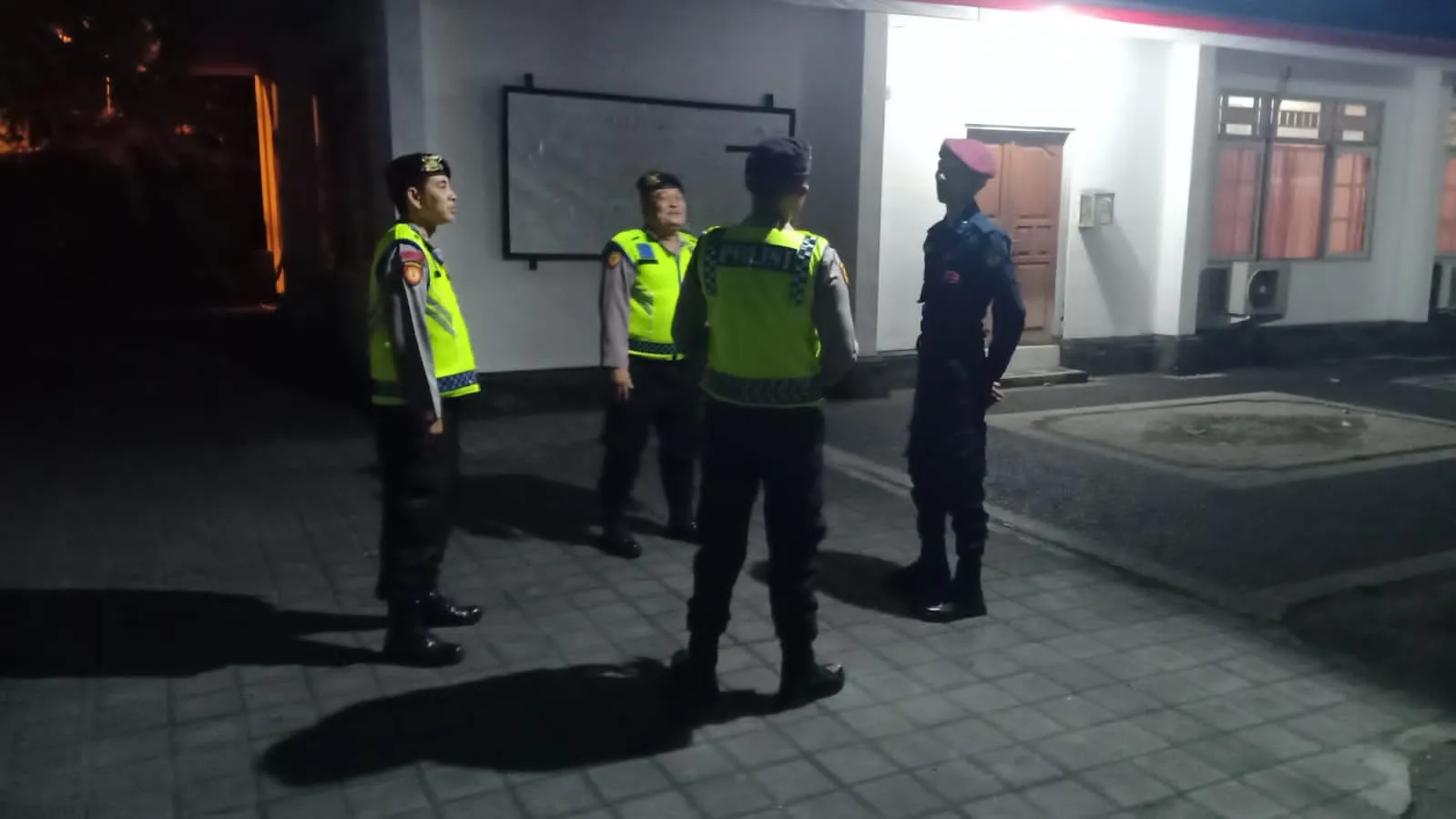 Jelang Pemilu 2024, Personil Sat Samapta Polres Karangasem Sambangi Kantor KPUD