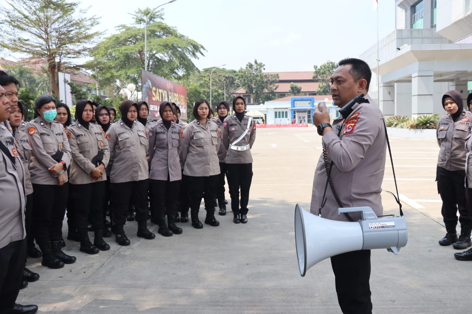 Jelang Pemilu 2024, Wakapolresta Tangerang Pimpin Latihan Sispamkota