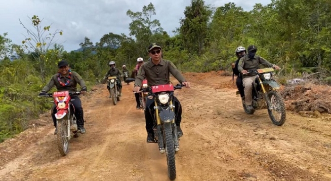 Kunker ke Silat Hulu, Bupati Lihat Hasil Kerjaan Karya Bakti