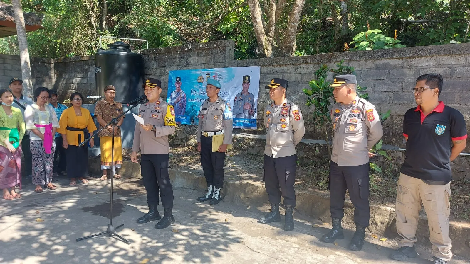 Polres Karangasem Berikan Bantuan Pipanisasi dan Penyaluran Air Bersih di SD N 2 Bukit