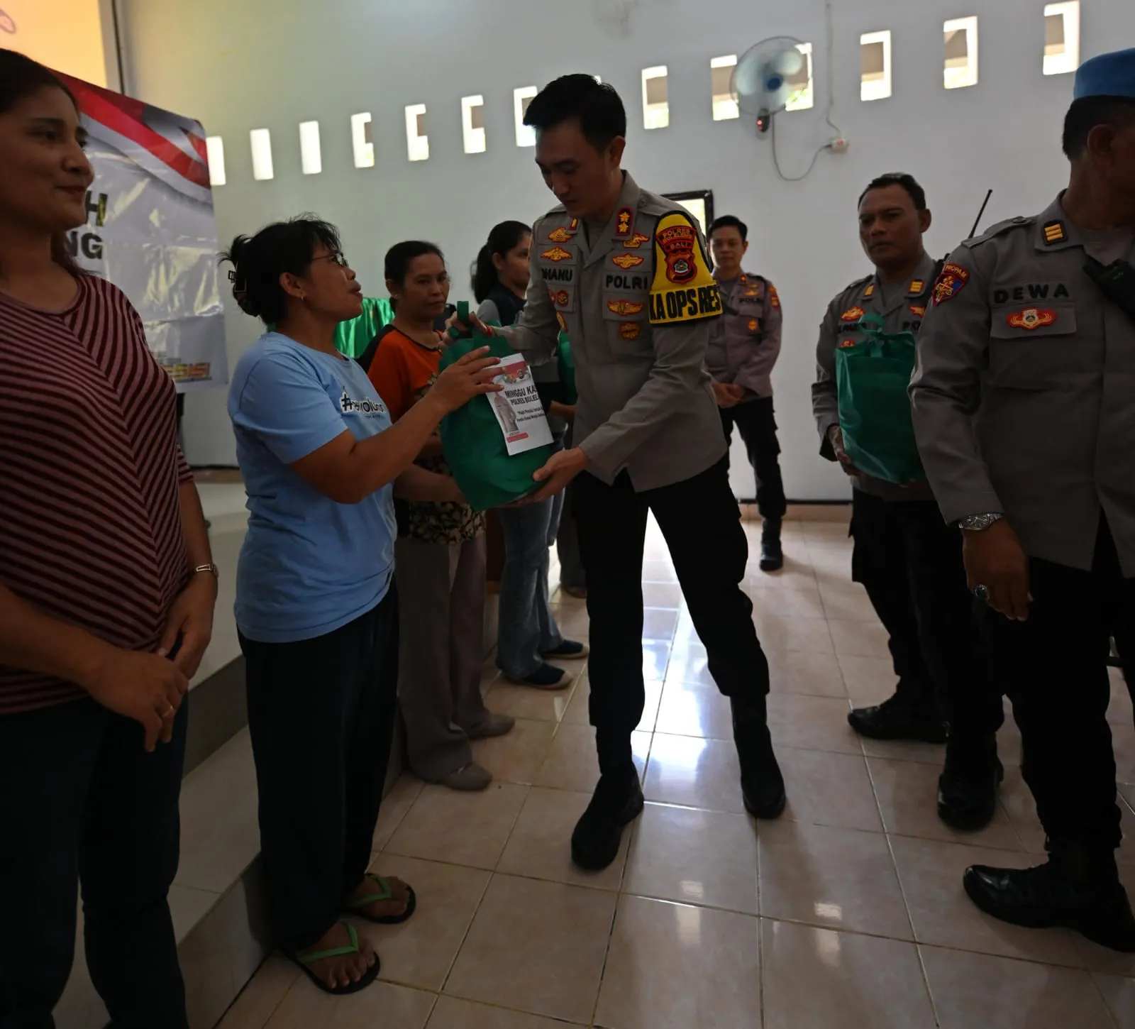 "Minggu Kasih" Polres Buleleng Pemberian Tali Asih di Gereja GKPB Kasih Karuna