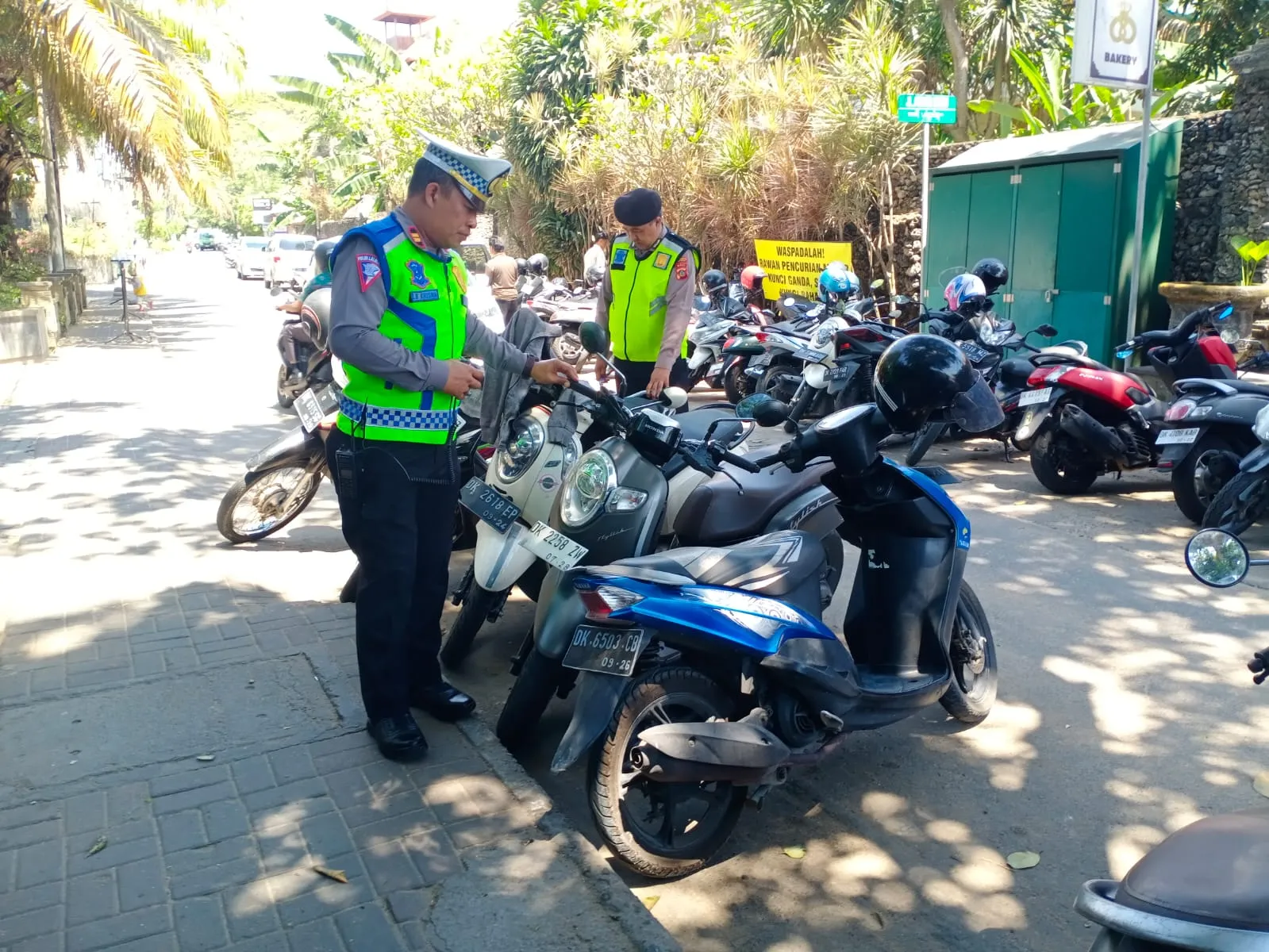 Berikan Rasa Aman dan Nyaman Polsek Densel Laksanakan Patroli KRYD di Kawasan Wisata Sanur