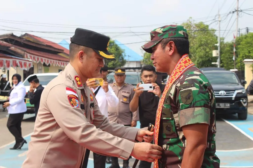 Kunjungan di Polres Kapuas Hulu, Pangdam XII/Tpr Harap TNI-Polri Kompak
