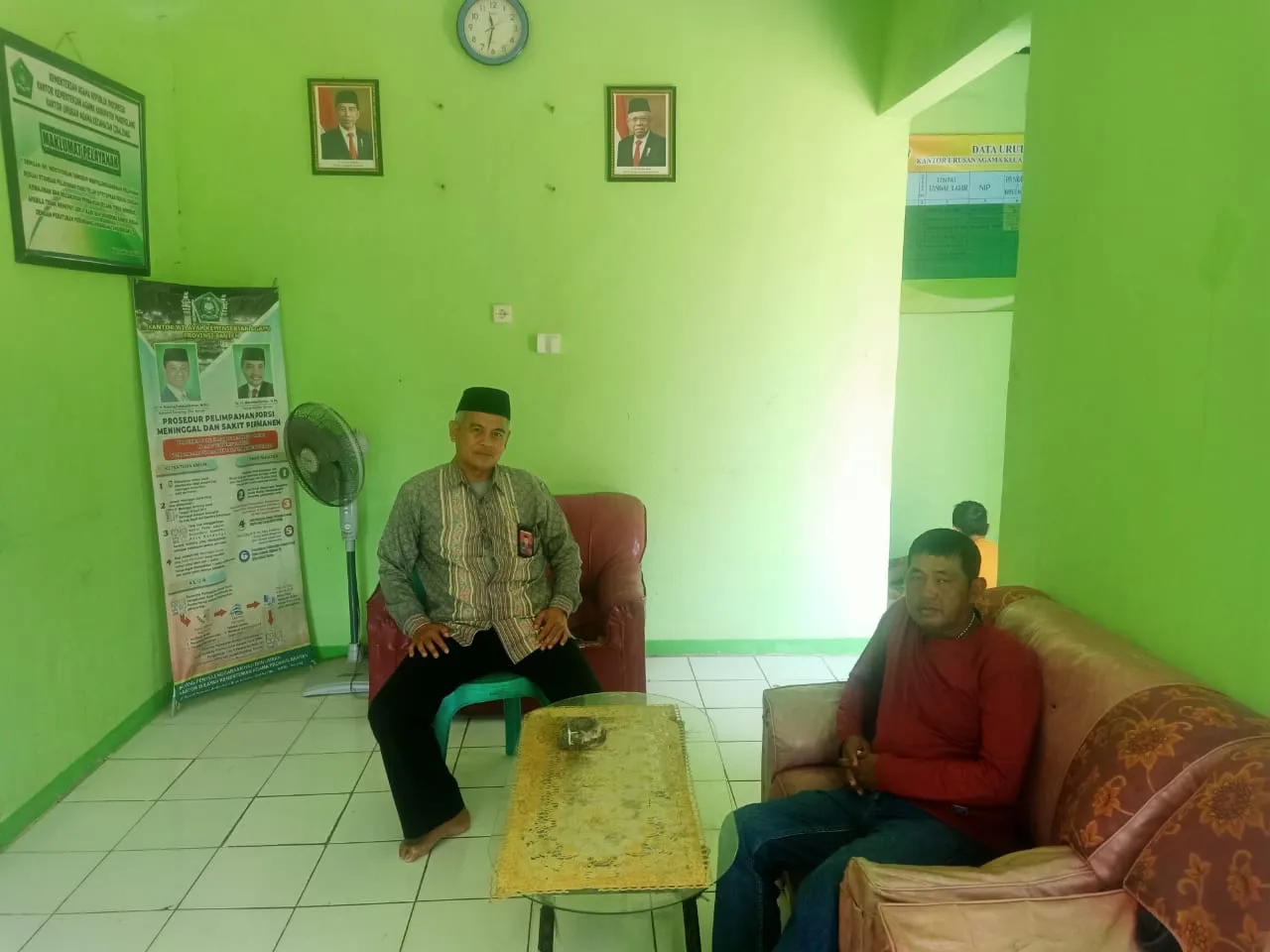 Jalin Silaturahmi Awak Media Disambut Baik Oleh Kepala KUA Cibaliung