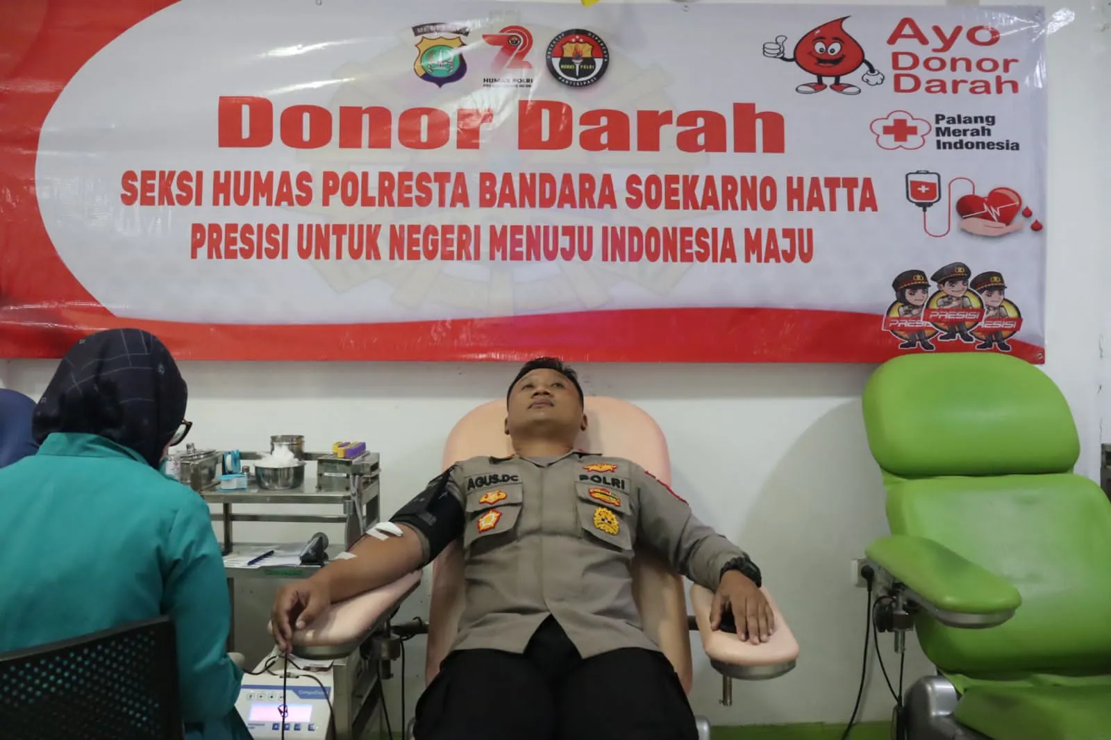 Seksi Humas Polresta Bandara Soekarno Hatta Gelar Bakti Kesehatan Berupa Donor Darah di Kantor PMI Kota Tangerang