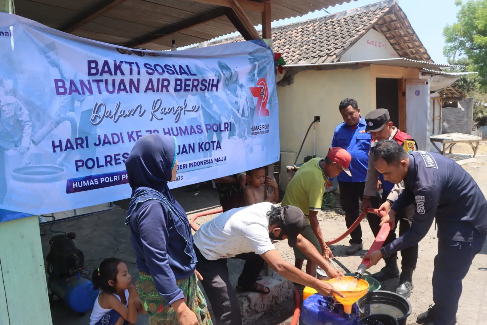 Sambut HUT Humas Polri Ke-72, Humas Polres Pasuruan Kota Salurkan Air Bersih