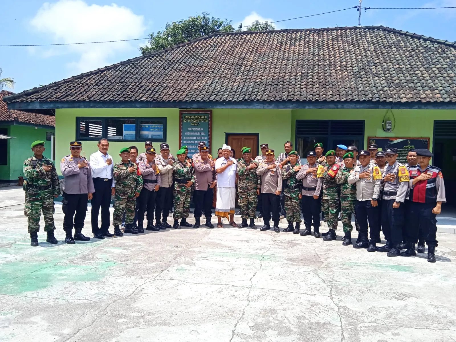 Ucapan Selamat HUT TNI ke-78 Oleh Kapolsek Kota Jembrana Beserta Staf