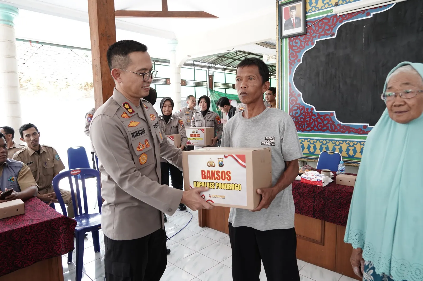 Polsi Peduli Ratusan Warga Terima Bantuan Sosial Polres Ponorogo