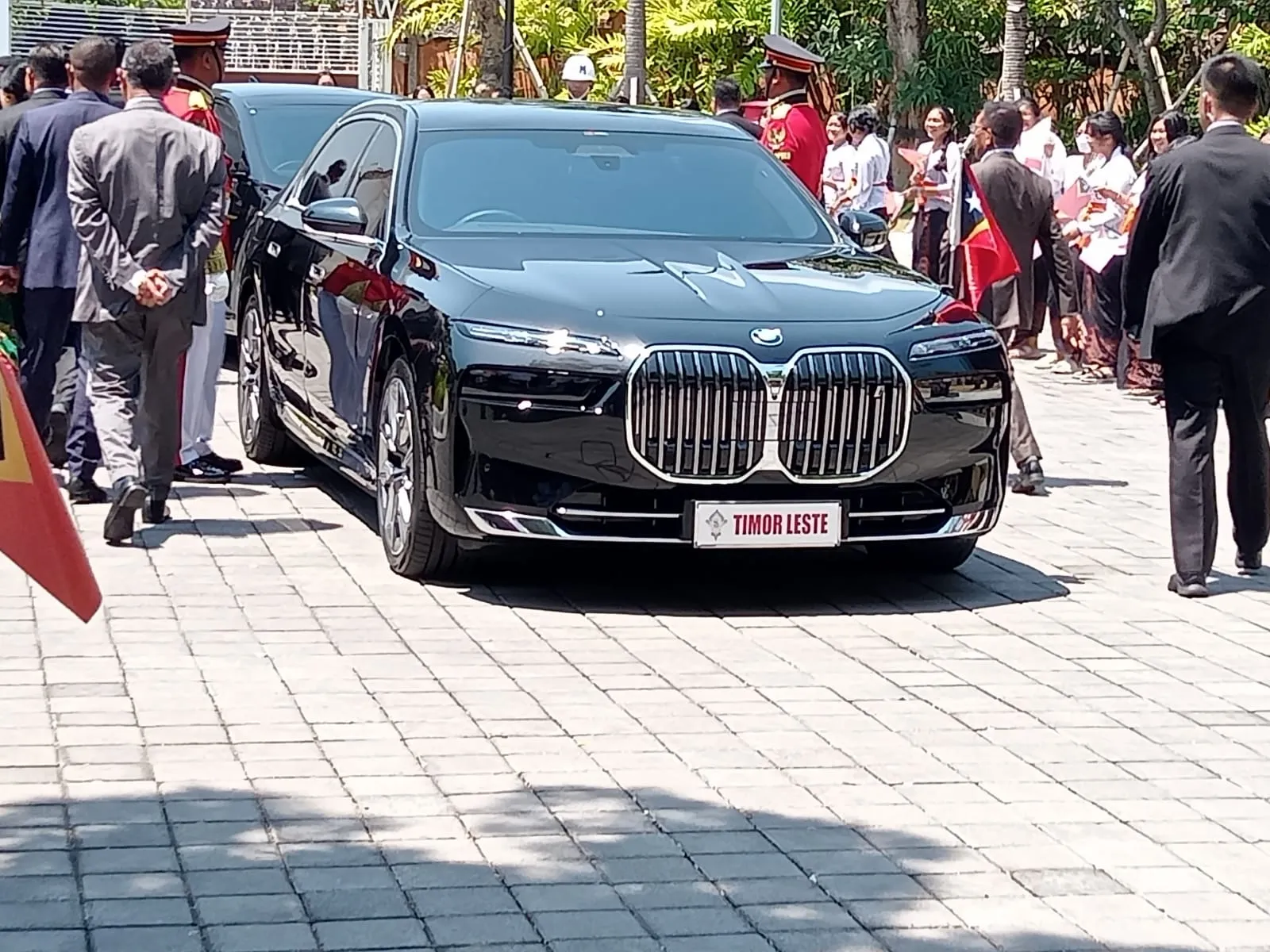 Tiba di Bandara Ngurah Rai, PM Timor Leste Xanana Gusmao Disambut Hangat Anak-anak SMP N 2 Kuta Hingga Diajak Foto Selvi