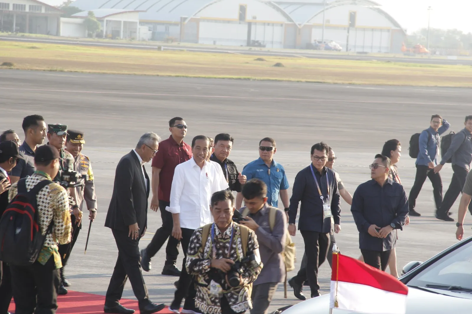 Kapolda Bali Dampingi Kapolri dan Panglima TNI Sambut Kedatangan Presiden RI di Pulau Bali