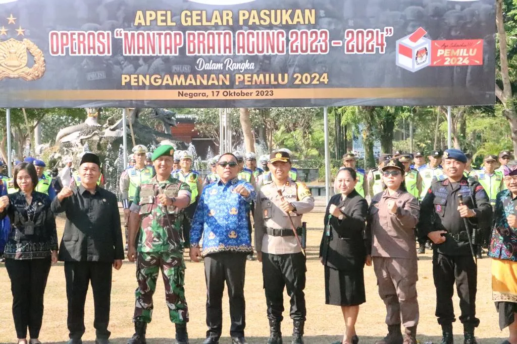 Kapolres Jembrana Pimpin Apel Gelar Pasukan Operasi Mantap Brata Agung 2023-2024 Untuk Pengamanan Pemilu Tahun 2024