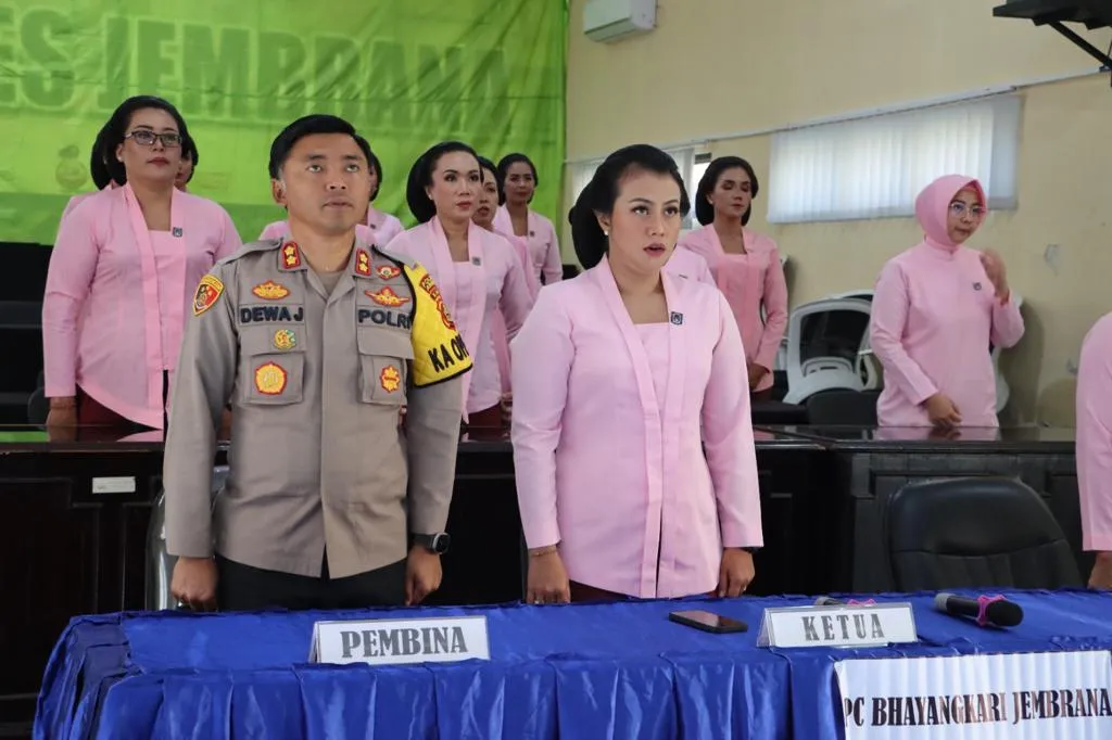 Kapolres Jembrana Hadiri Syukuran Hari Kesatuan Gerak Bhayangkari ke - 71 Tahun 2023 Melalui Zoom