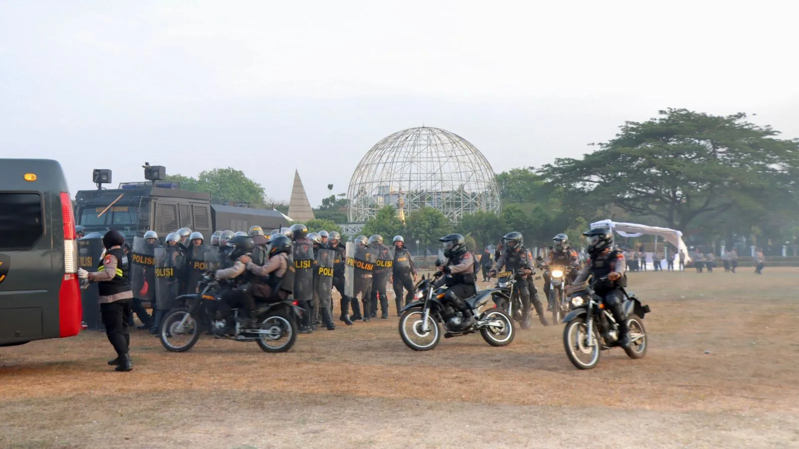 Polres Metro Jakarta Timur Gelar Simulasi Sistem Pengamanan Kota (Sispamkota) Sebagai Persiapan Pengamanan Pemilu 2024 di Jakarta Timur