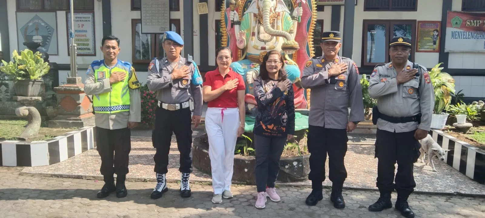 Kapolsek Melaya Menyama Beraya (Jumat Curhat) di SMPN 5 Melaya