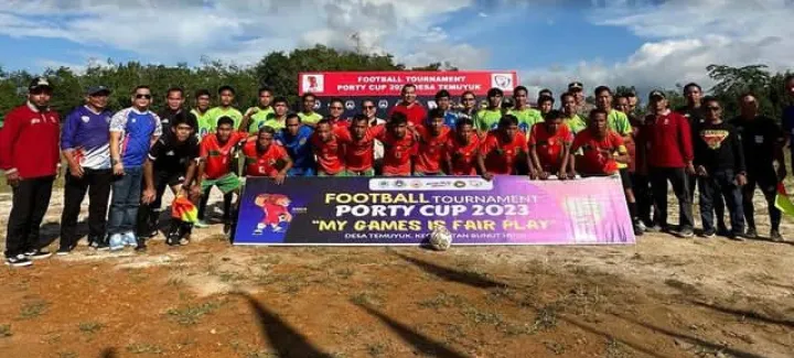 Bupati Kapuas Hulu Buka Turnamen PORTY CUP Tahun 2023 di Desa Temuyuk