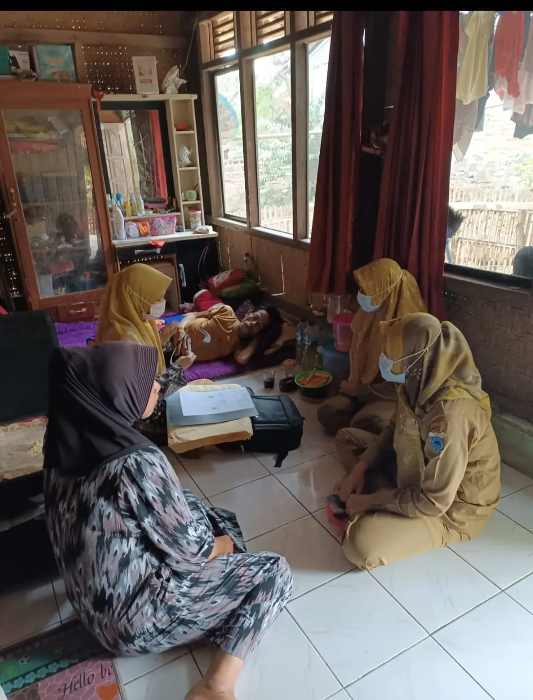 Tim Aksi Kunjungan Keluarga Rawan (Tim SIKU Rawan) Puskesmas Cimanggu Kunjungi Pasien Warga Yang Tidak Mampuh
