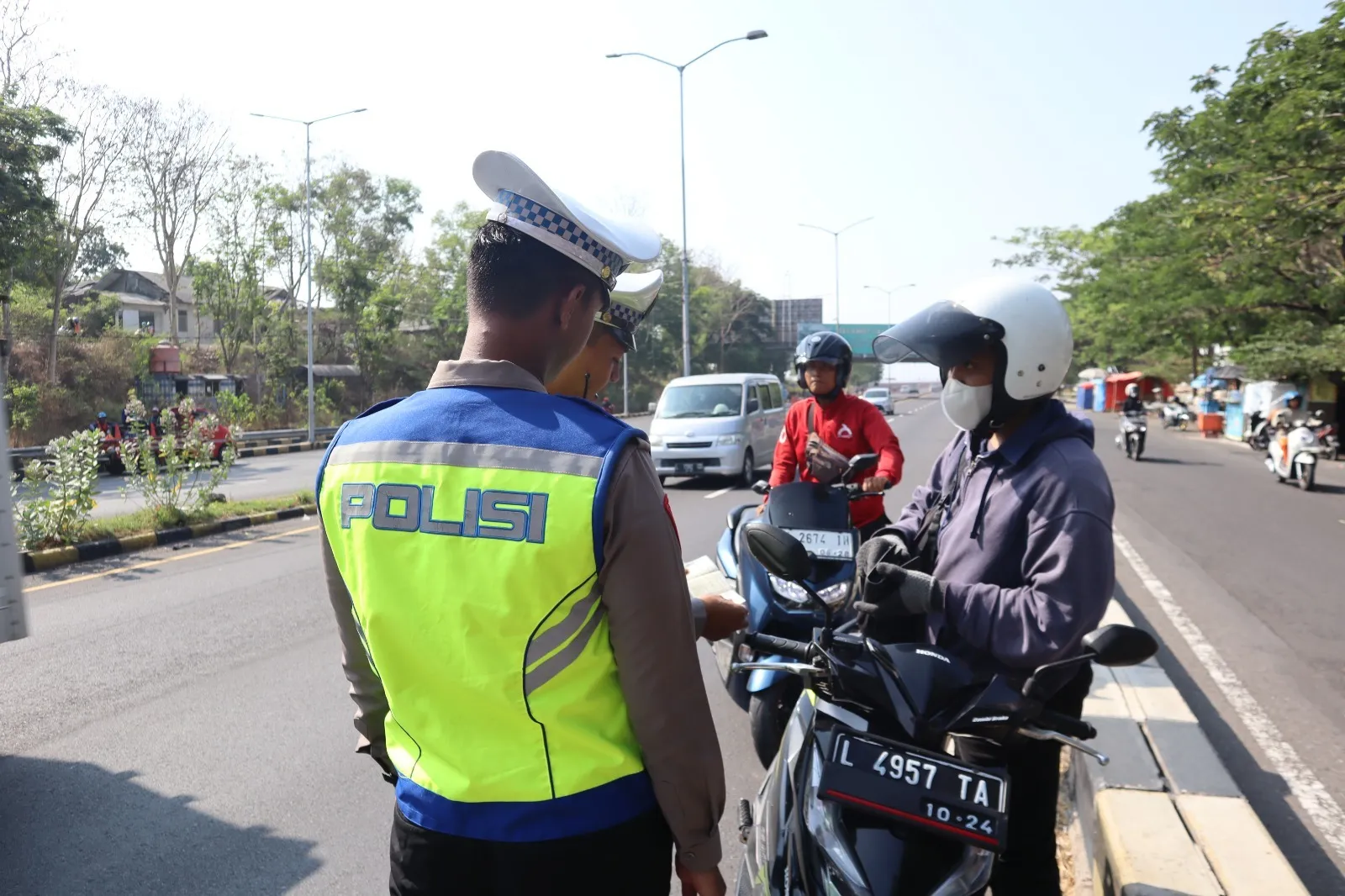 Minimalisir Laka Lantas di Suramadu, Satlantas Polres Bangkalan Razia R2 yang Lintasi Jalur R4