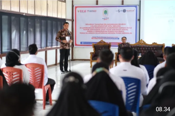 Bupati Kapuas Hulu meninjau pelaksanaan (PPPK) tahun 2023 di SMK 1 Putussibau