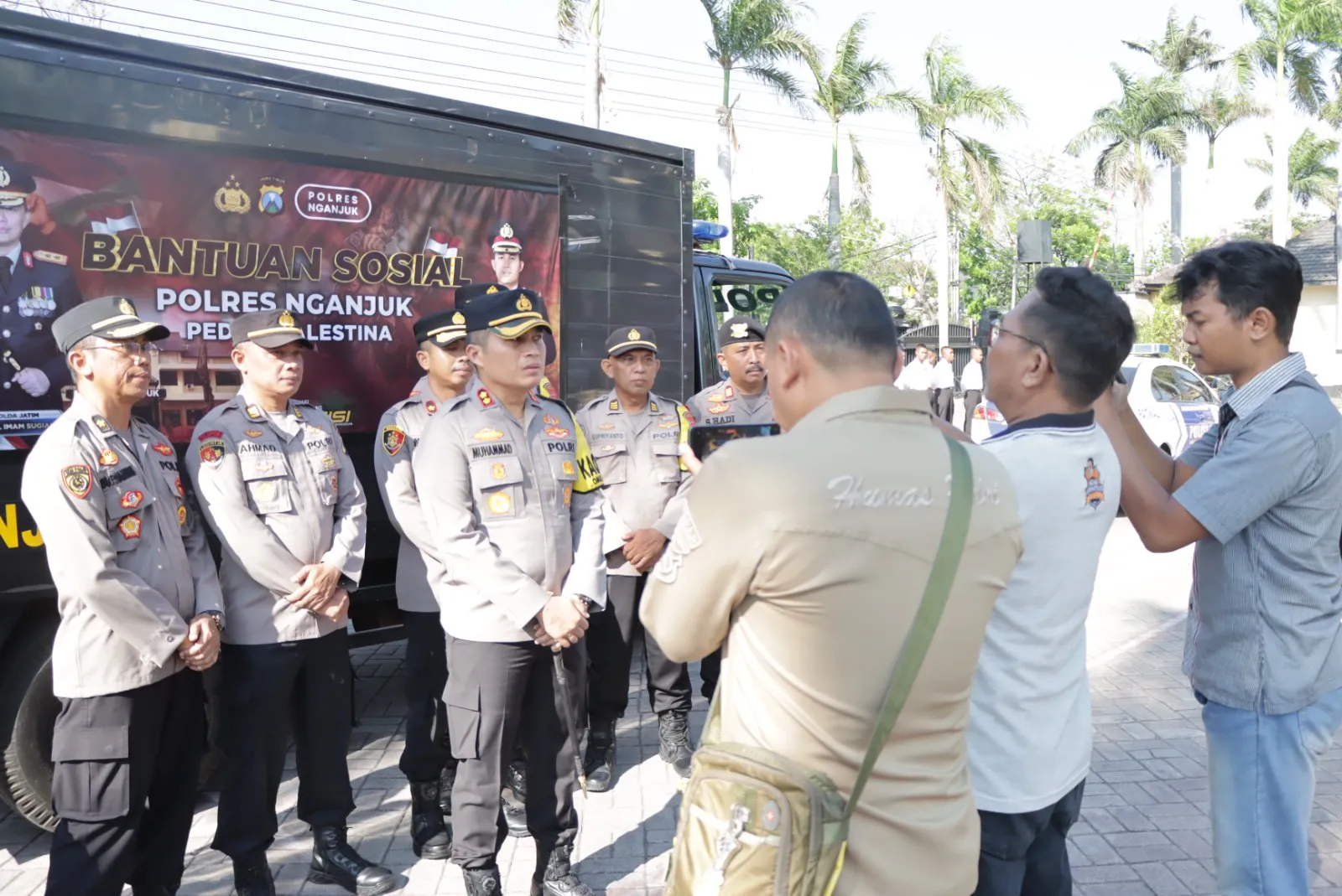 Polres Nganjuk dan Pengurus Bhayangkari Cabang Nganjuk Kirim Dua Truk Bantuan Sosial Peduli Palestina