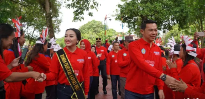 Bupati dan Ketua Forikan Kabupaten Kapuas Hulu Ngajak Masyarakat Desa Nanga Nyabau (GEMARIKAN)